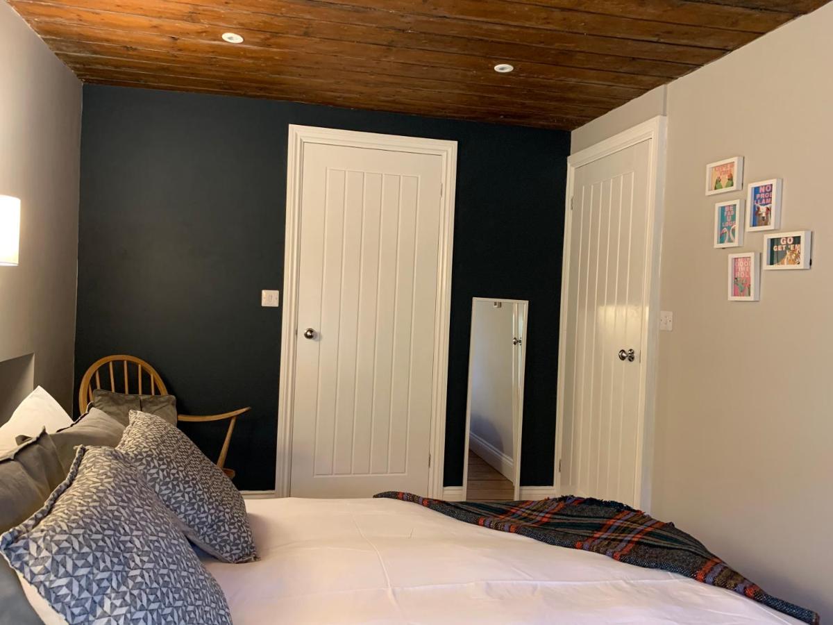 Min-Y-Fford Sleeps 6 Plus Pet Newport  Ngoại thất bức ảnh