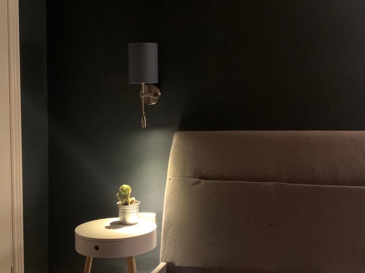 Min-Y-Fford Sleeps 6 Plus Pet Newport  Ngoại thất bức ảnh