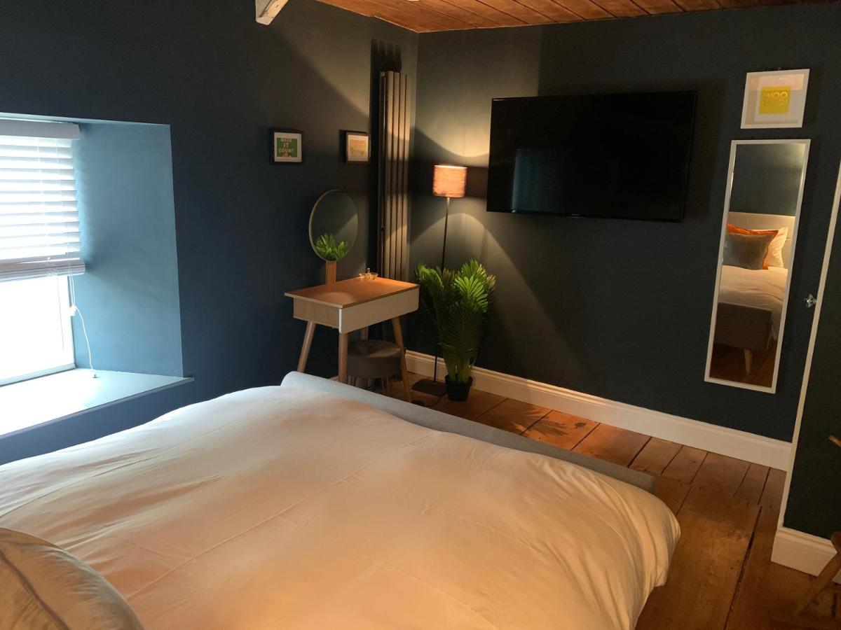 Min-Y-Fford Sleeps 6 Plus Pet Newport  Ngoại thất bức ảnh