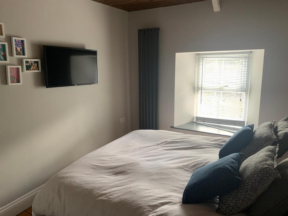 Min-Y-Fford Sleeps 6 Plus Pet Newport  Ngoại thất bức ảnh